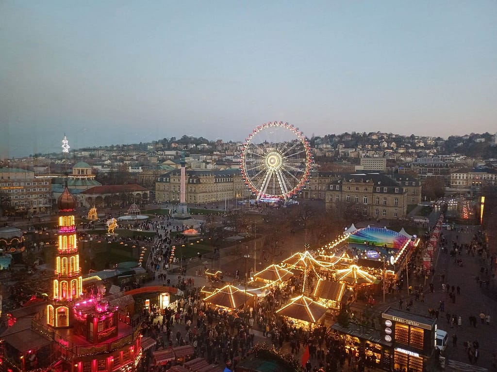 Stuttgarter Weihnachtsmarkt, Schlossplatz, Kunstmuseum