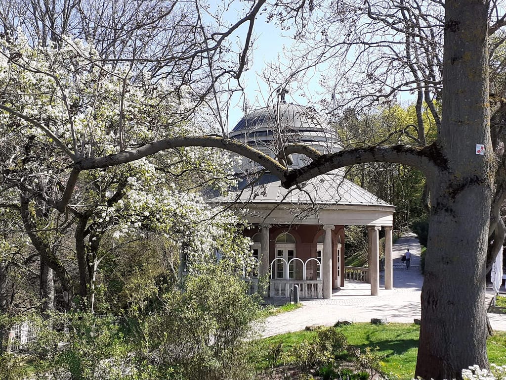 Das Teehaus, ein schöner Jugendstil-Pavillon im Stuttgarter Weißenburgpark