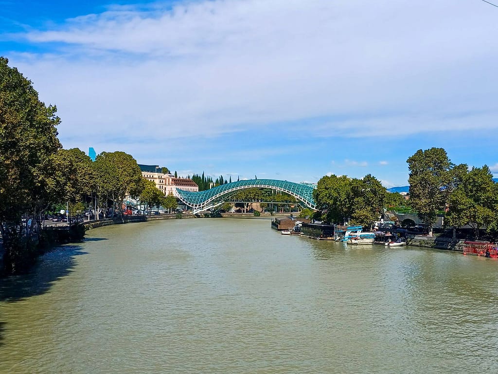 Tiflis, Friedensbrücke