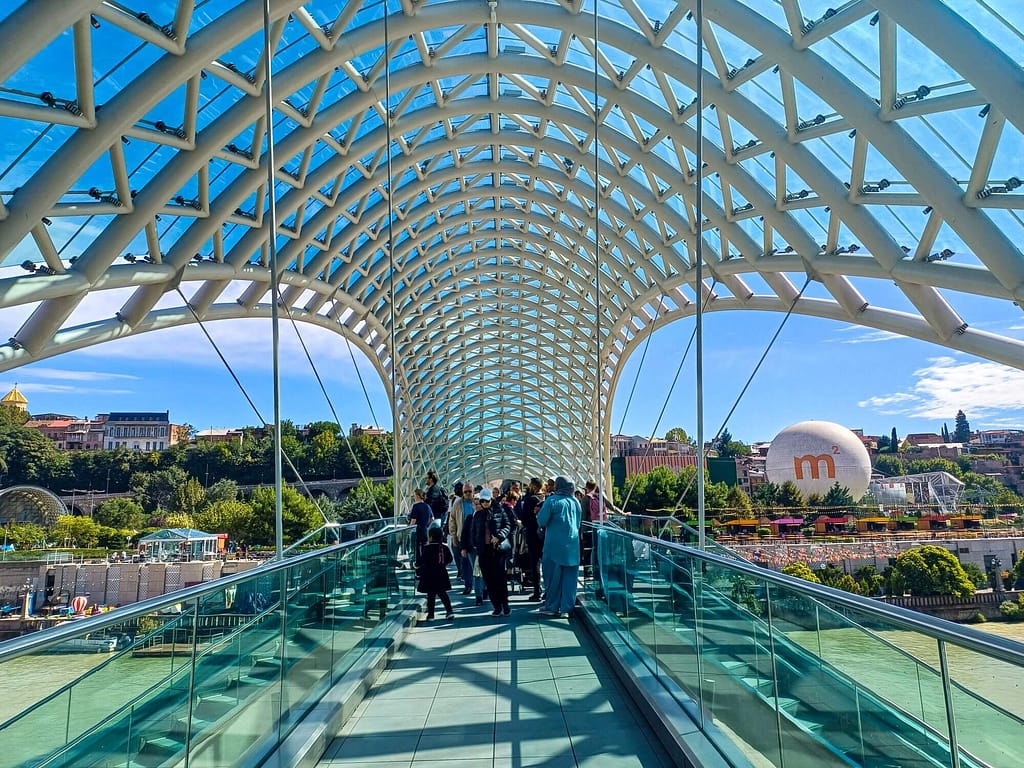 Tiflis, Friedensbrücke
