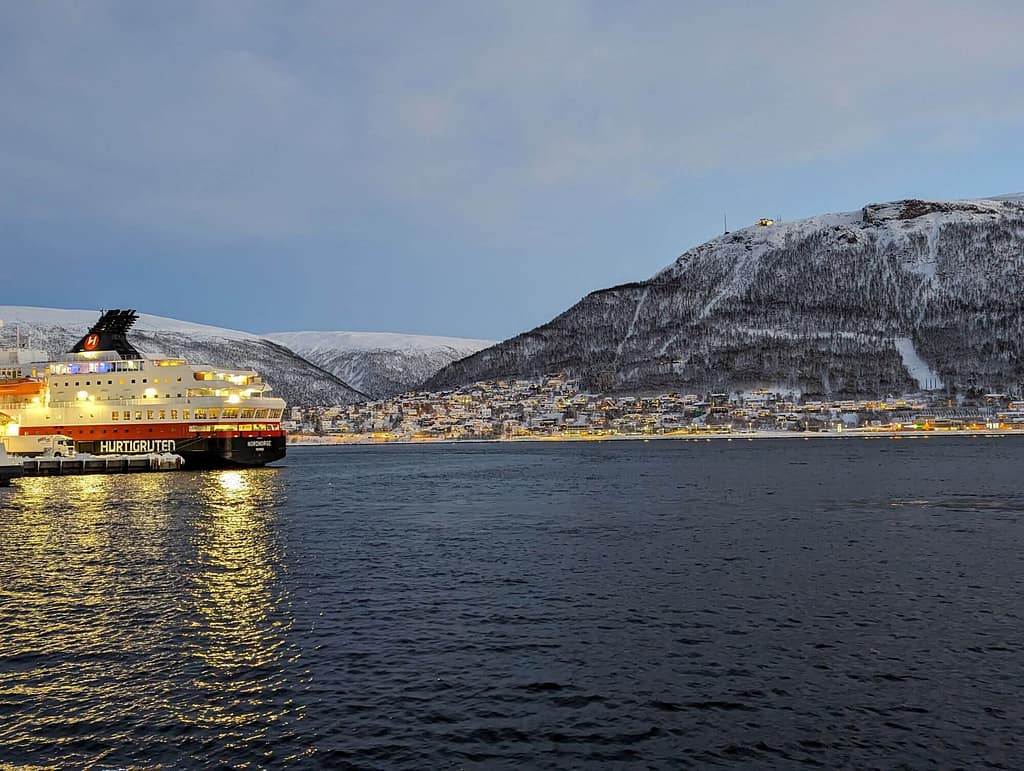 Schiff, Hurtigruten Tromso, Storsteinen