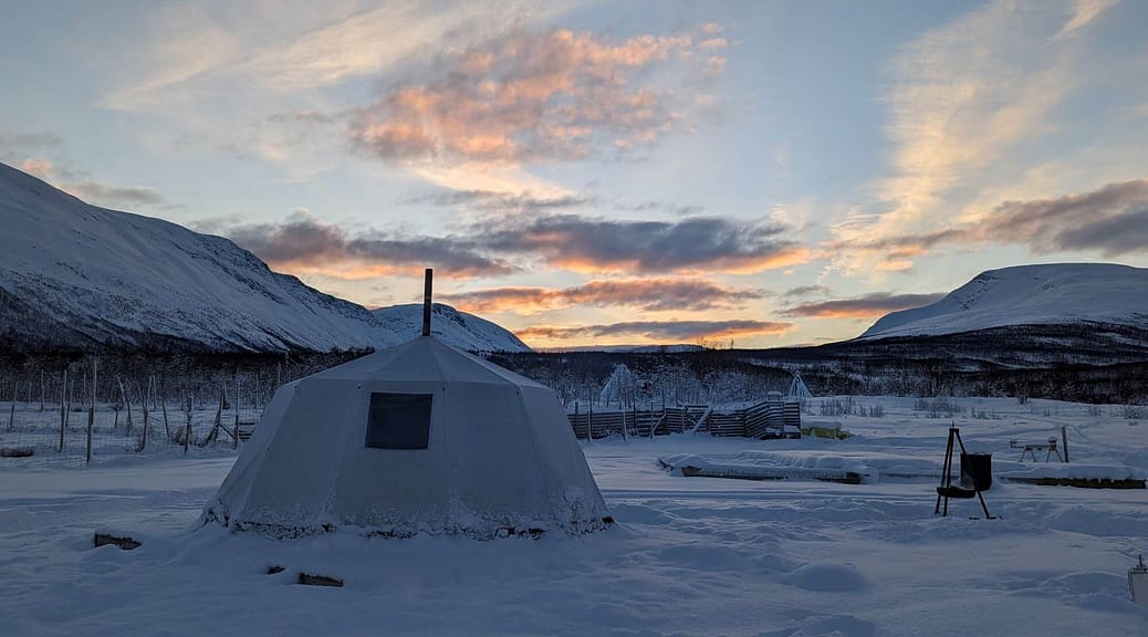 Lavvo, Feuerstelle, Tromso Lapland Reindeer Camp