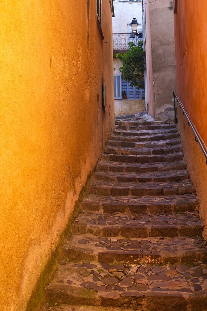 Biot, Altstadt